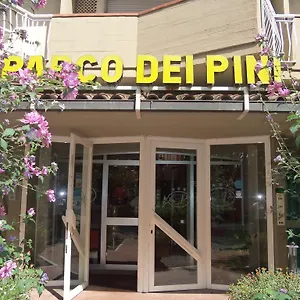 Hotel Parco Dei Pini - 100mt Dal Mare, Follonica